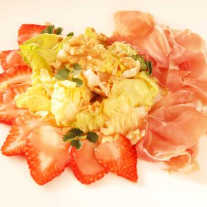 Erdbeersalat mit luftgetrocknetem Schinken - Essigmanufaktur zur Freiheit